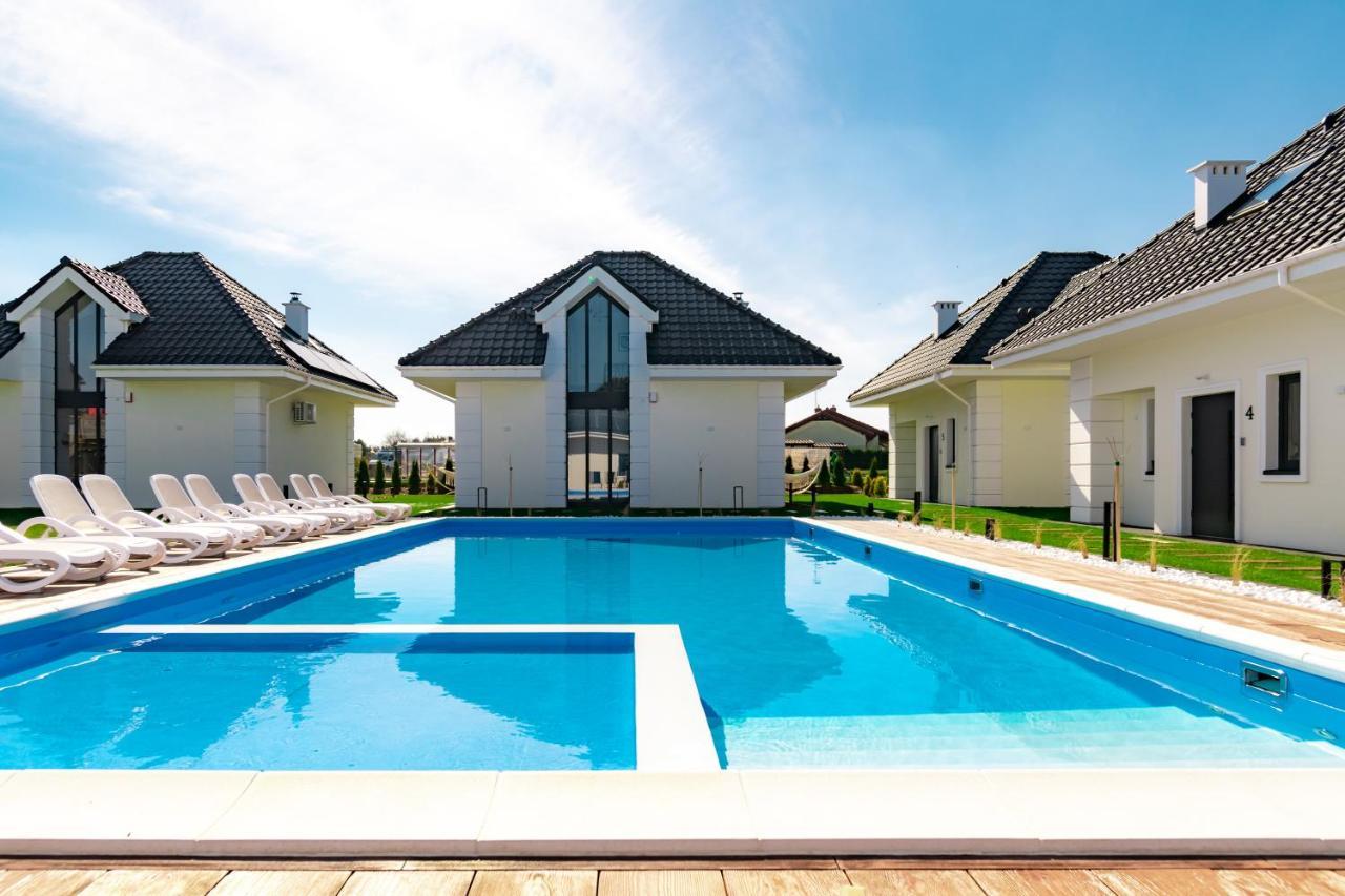 Family Resort Ustka - Domki Dwupoziomowe Z Basenem ภายนอก รูปภาพ