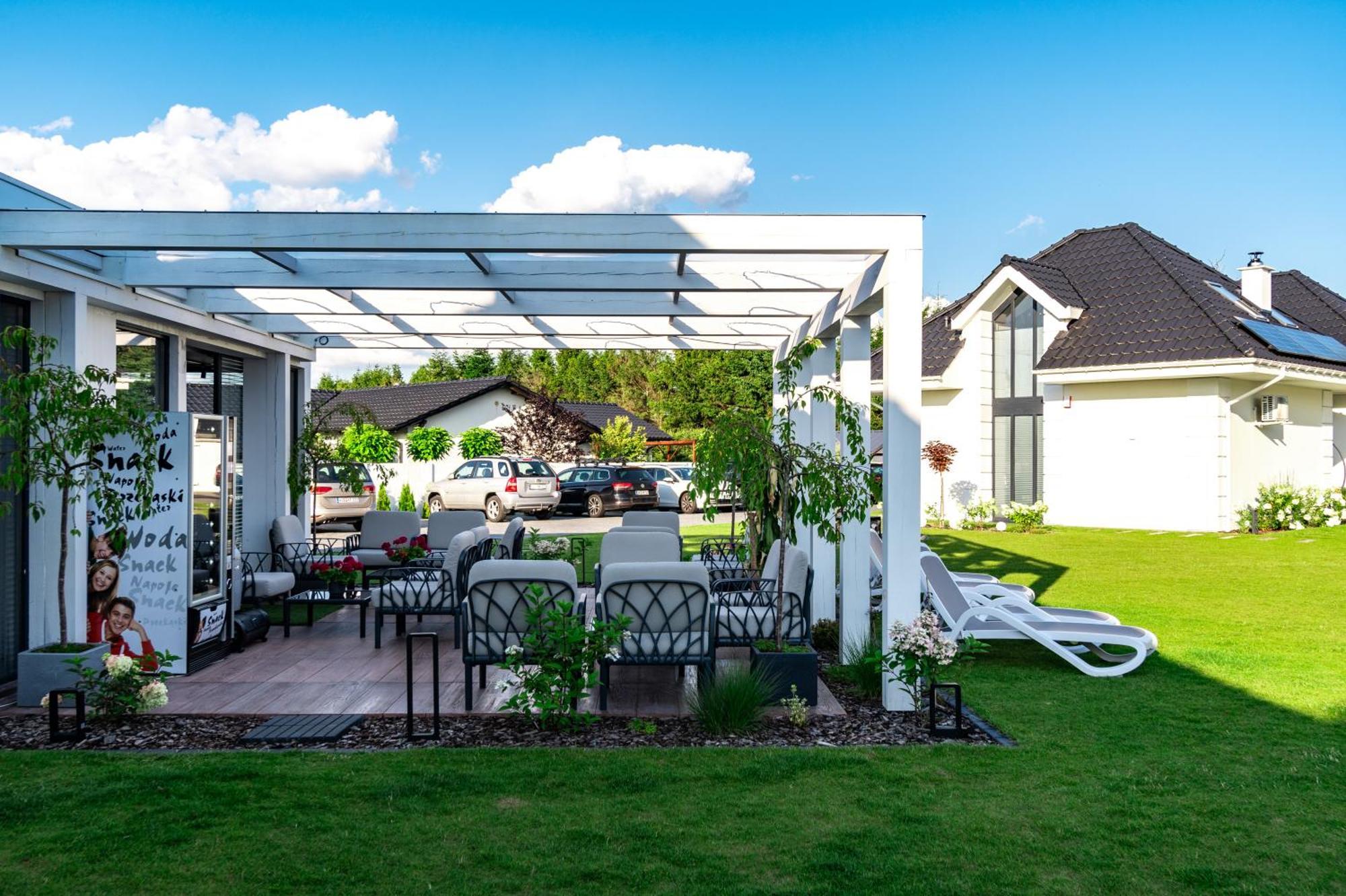 Family Resort Ustka - Domki Dwupoziomowe Z Basenem ภายนอก รูปภาพ