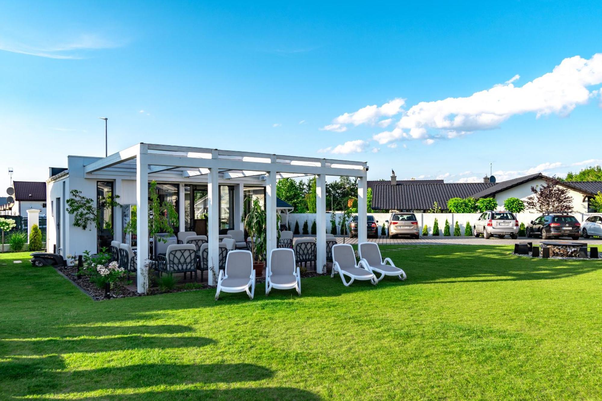 Family Resort Ustka - Domki Dwupoziomowe Z Basenem ภายนอก รูปภาพ