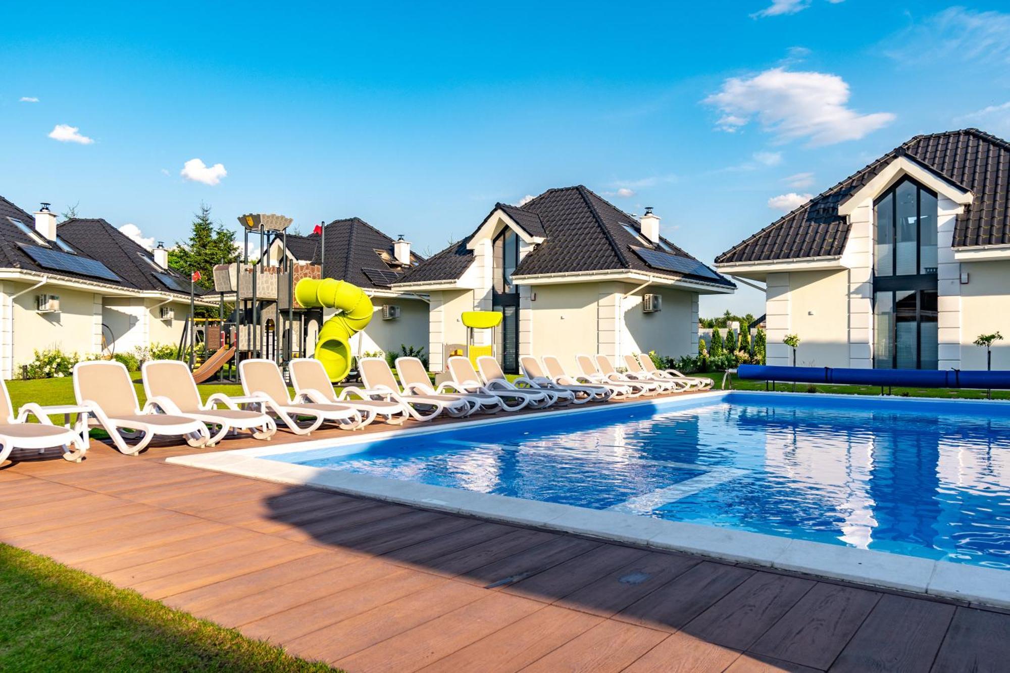 Family Resort Ustka - Domki Dwupoziomowe Z Basenem ภายนอก รูปภาพ