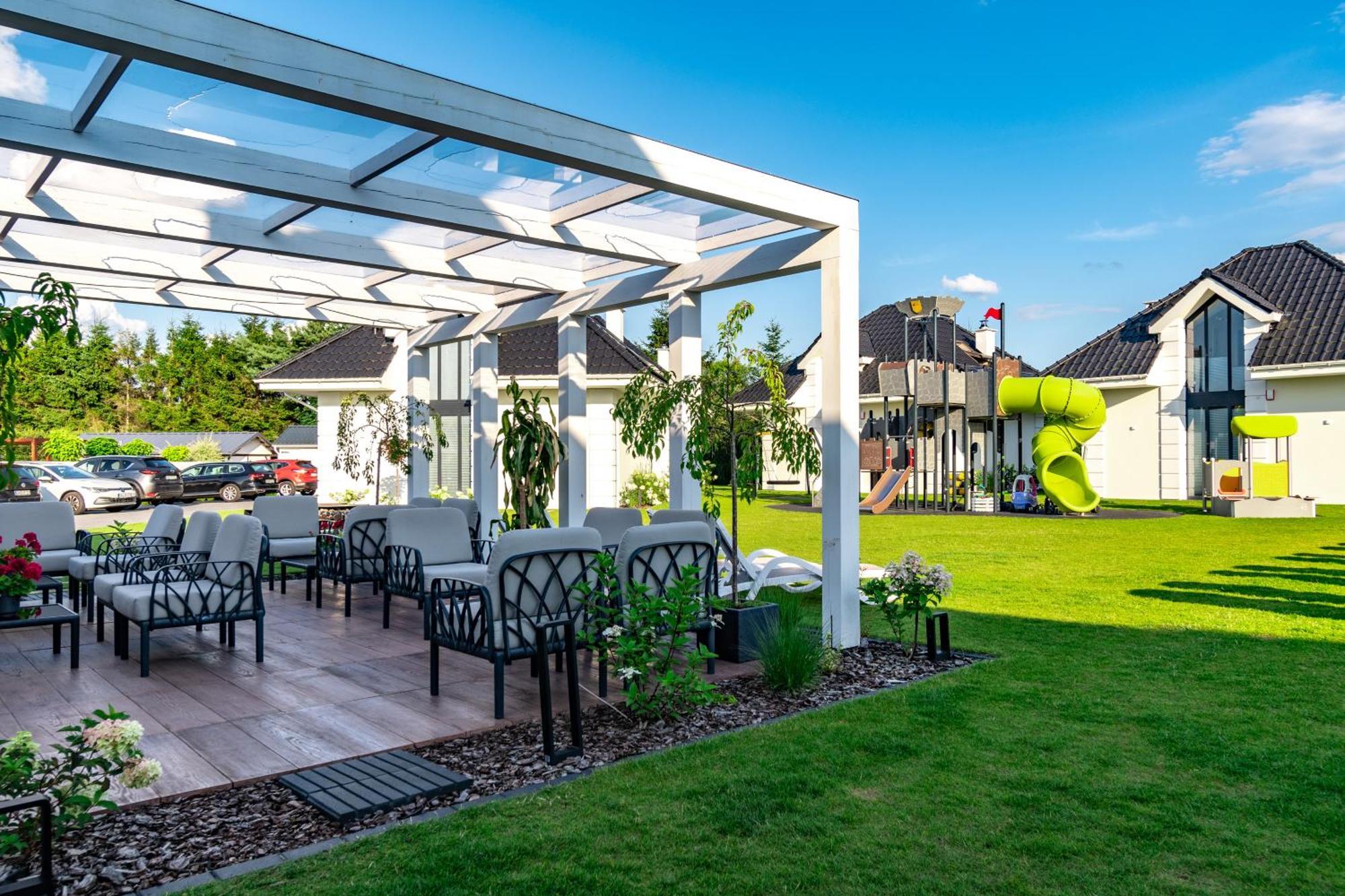 Family Resort Ustka - Domki Dwupoziomowe Z Basenem ภายนอก รูปภาพ